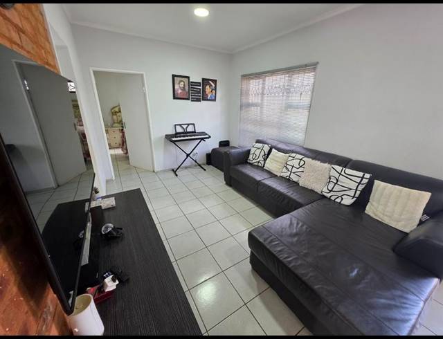 2 BEDROOM TOWNHOUSE FOR SALE IN CLARINA